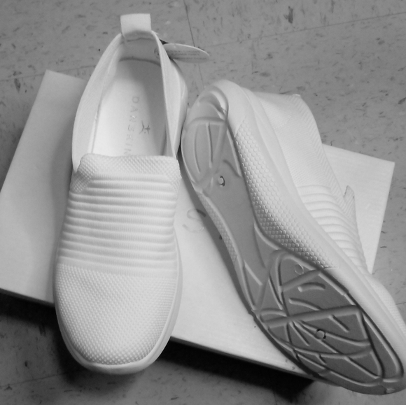 Shoes - Picture 2 of 3